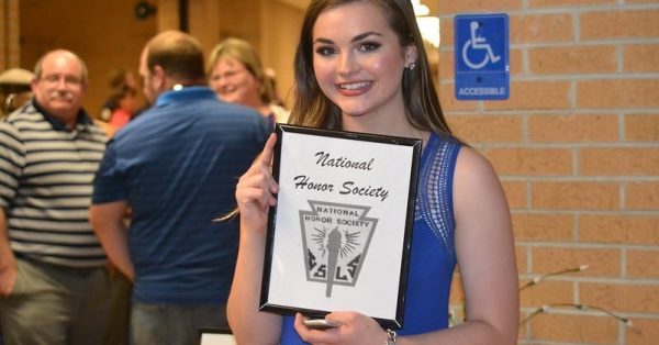 National Honor Society Guide: Benefits, Tips to Get In, and Choosing a Path