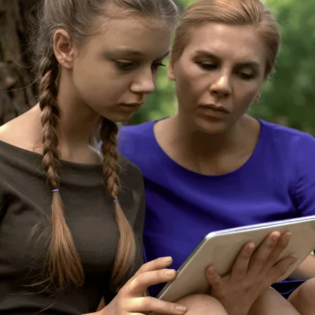 How to Navigate College Application Deadlines in 2025
