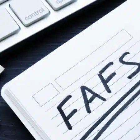 FAFSA Independent Student Guide: Challenges, Benefits, Criteria, How to Decide, and How to File