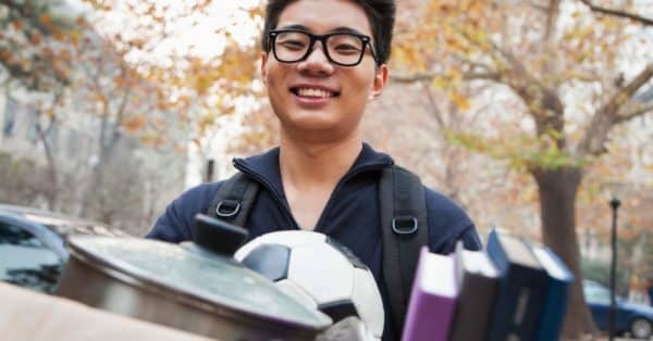 College Dorm Checklist: Full List and Advice for Parents of Incoming Freshmen