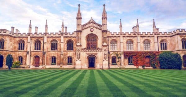 Applying to Colleges in the UK and the U.S: Know the Differences