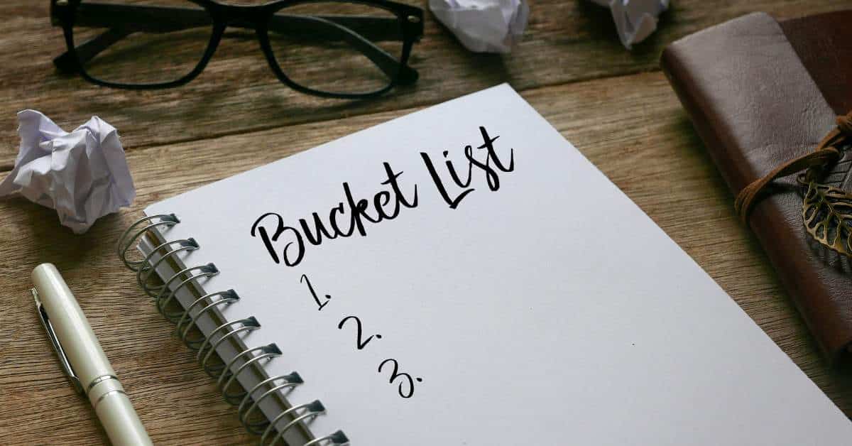 A note pad with the words "Bucket List" on top and numbers below.